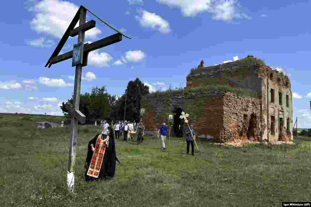 A Russian Orthodox priest leads a religious procession marking the anniversary of the execution of the last czar, Nicholas II, in Yamskaya Sloboda village, Orlov region, about 350 kilometers south of Moscow.