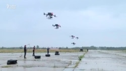„Észrevétlenül behatolni és kárt okozni” – Így képzik ki az ukrán drónpilótákat 