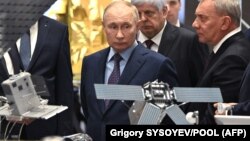 ფოტო არქივიდან. რუსეთის პრეზიდენტი პუტინი სტუმრობს სარაკეტო-კოსმოსურ კორპორაცია „ენერგიას“. 2023 წლის ოქტომბერი