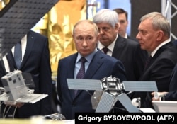 Ruski predsednik Vladimir Putin tokom posete Raketno-kosmičkoj korporaciji "Energija" blizu Moskve, 26. oktobar 2023.