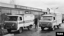 Прототипи на електрически микробуси за доставка в Москва, април 1975 г.