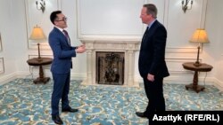 Дэвид Кэмерон "Азаттыкка" эксклюзивдүү интервью берип жатат, Бишкек, 22-апрель, 2024-жыл