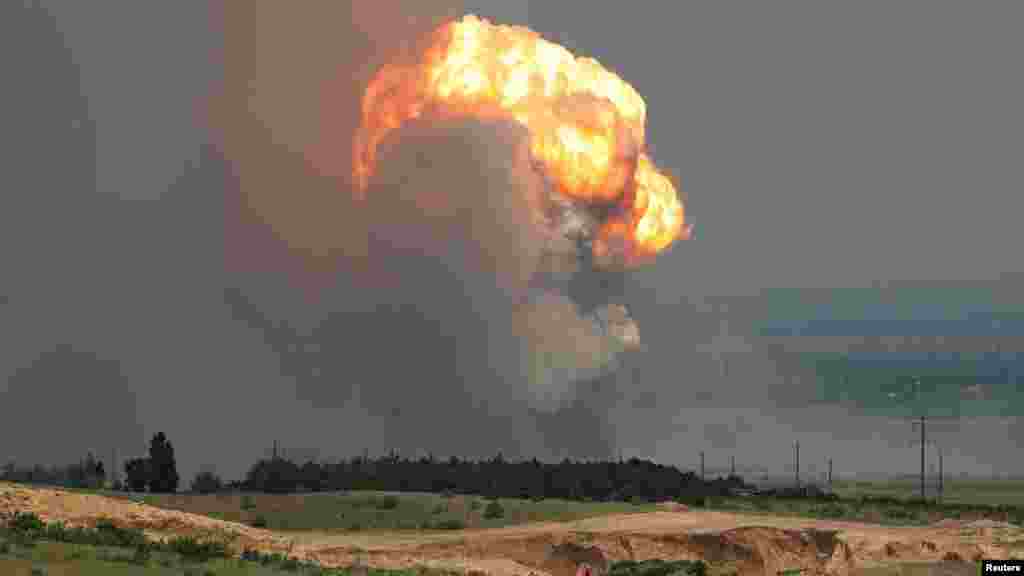 Взрывы на Старокрымском военном полигоне на востоке аннексированного Россией Крыма начались около 4 часов утра 19 июля 2023 г.