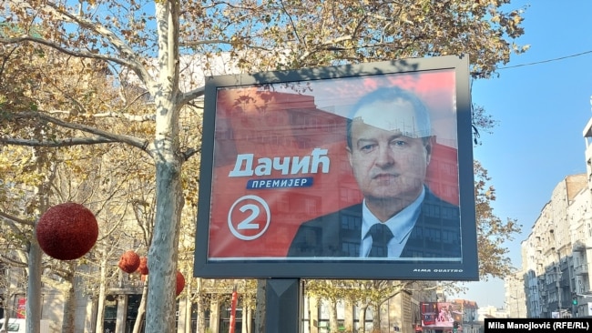 Bilbord na kojem se, uoči izbora, reklamira Socijalistička partija Srbije, koja je u koaliciji sa naprednjacima do sada bila na vlasti u Beogradu.