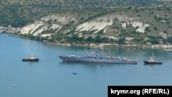 Российский военный корабль в Севастопольской бухте, иллюстрационное фото
