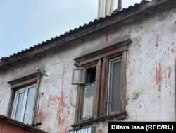 Двухэтажный дом на «красной линии» по улице Елшибек батыра, № 93. Шымкент, 4 марта 2024 года