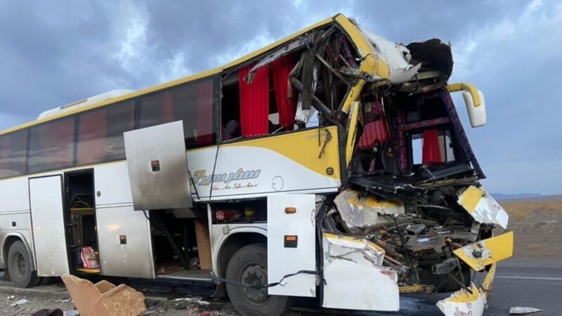 تصادف اتوبوس گردشگری در قزوین دو کشته و چندین مجروح بر جای گذاشت
