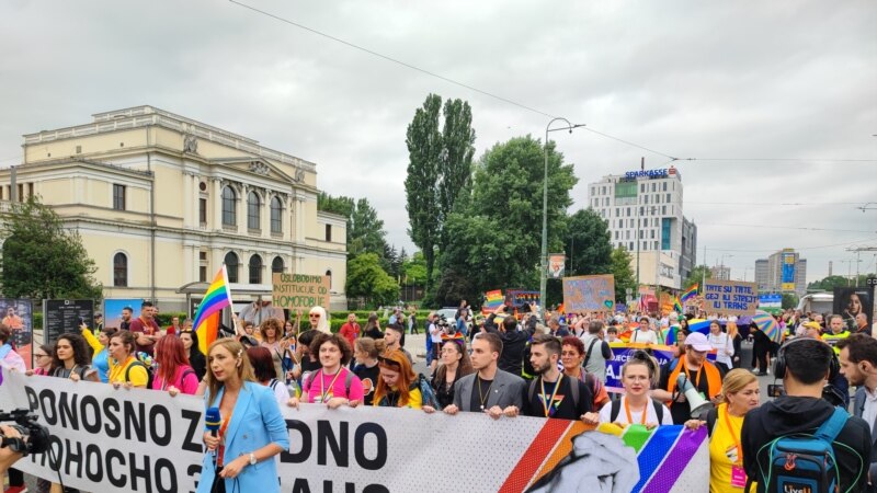 'Ponosno zajedno' građani na četvrtoj Povorci ponosa u Sarajevu