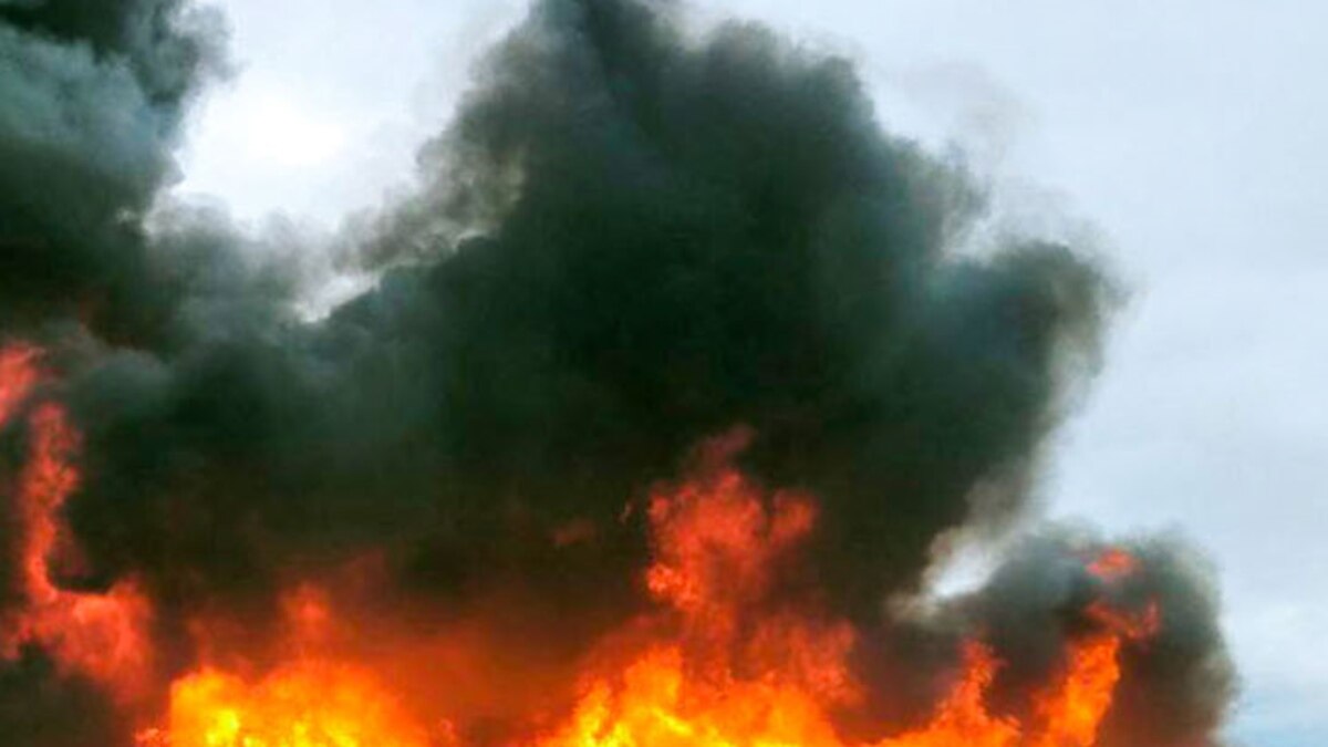 У російському Кемерові сталася пожежа, МНС повідомляє про займання на складі піротехніки