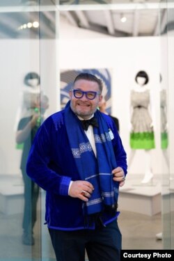 Александр Васильев на открытии выставки в Праге, 2023