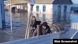 Эвакуация жителей Аралтала в Западно-Казахстанской области во время паводков. 30 марта 2024 года
