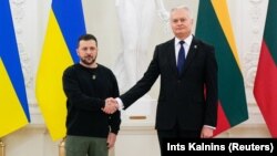 Президент Украины Владимир Зеленский (слева) и президент Литвы Гитанас Науседа 