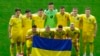 Ukrajinski igrači poziraju sa svojom zastavom prije utakmice protiv Slovačke u Dizeldorfu 21. juna