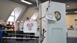 Një qendër votimi në zgjedhjet e jashtëzakonshme lokale për katër komunat në veri të Kosovës, 21 prill 2024.