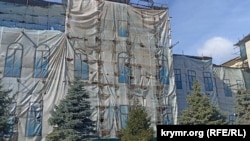 Здание гимназии №2 им. Короленко в Керчи