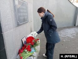 Стихийный мемориал в память о Навальном во Владивостоке, 17 февраля 2024 года