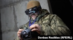 Пилот расчета FPV-дронов 40-й артиллерийской бригады ВСУ охотится за российской техникой