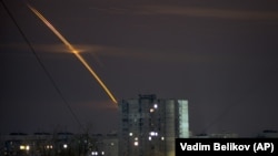 Российские ракеты, выпущенные в Белгородской области, падают в Харькове. Фото сделано в пятницу 24 марта 2023