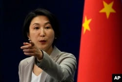 Purtătoarea de cuvânt a Ministerului chinez de Externe, Mao Ning, în timpul unei conferințe de presă la Ministerul Afacerilor Externe din Beijing. Mao a declarat că China este dispusă să ajute la ancheta întreprinsă de Finlanda cu privire la incident.