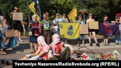 Protesters commemorate the anniversary of the death of Ukrainian prisoners of war in the colony in Olenivka, in Zaporizhzhya in July 2024.