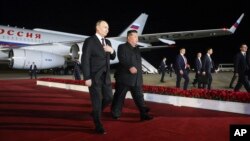 Russiýanyň prezidenti Wladimir Putin 24 ýylda ilkinji gezek Demirgazyk Koreýa iki günlük sapara bardy.