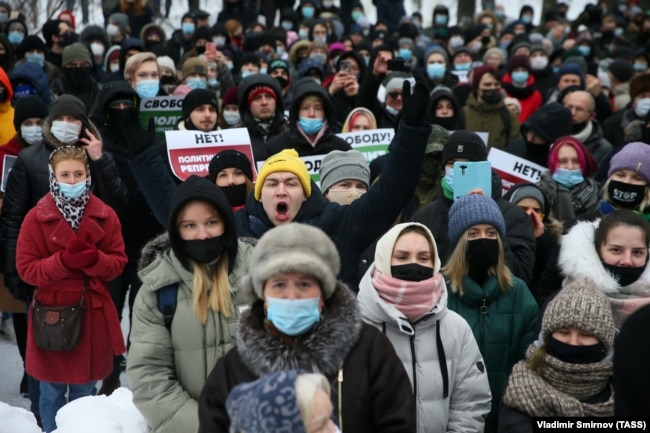Январь 2023 года. Жители города Иваново во время несанкционированной акции в поддержку Алексея Навального