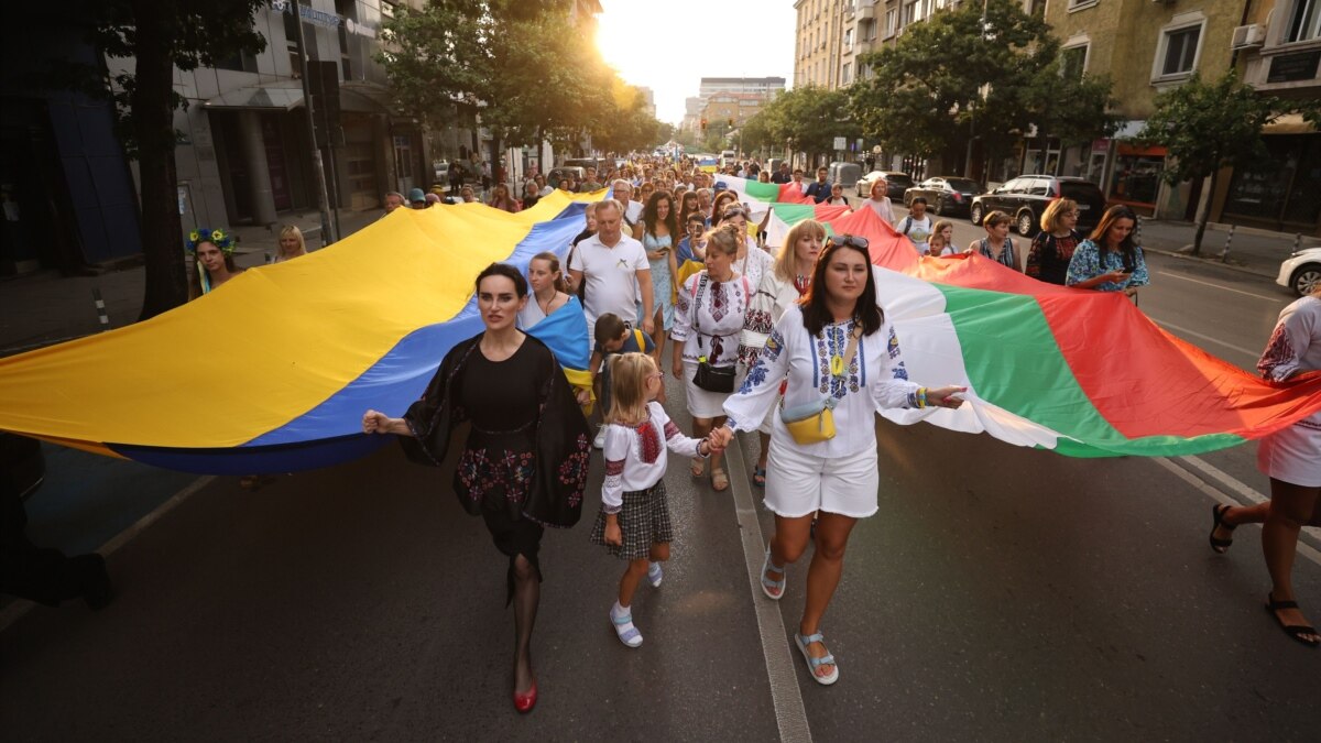 Граждани проведоха мирно шествие в София по случай Деня на