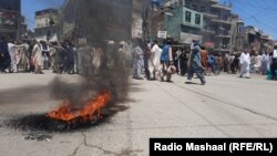 پوليس دعوه کوي چې په ملاکنډ کې مظاهرچيانو حکومتي او پوځي تاسیساتو ته اورونه اچولي ول.