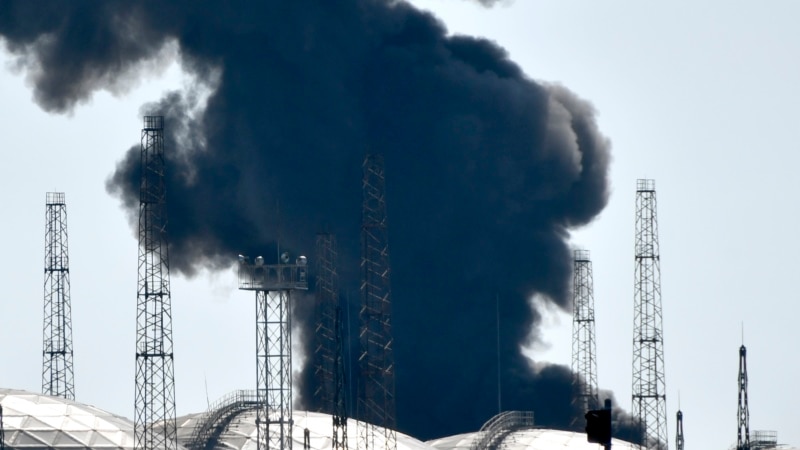 У Нижньогородській області РФ після ударів дронів горять два нафтових резервуари – супутникове фото