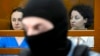 Светлана Петрийчук и Евгения Беркович в суде