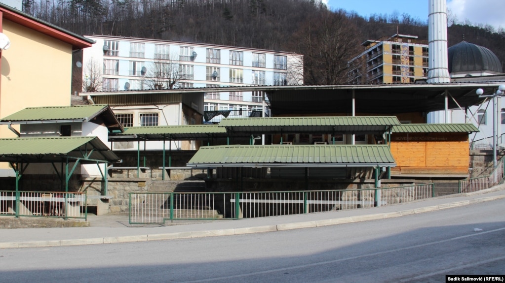 Tržnica u Srebrenici prije rata je bila vrlo dobro snabdjevena. Sada radi samo jedan dan u sedmici. (Fotografija iz februara 2024)