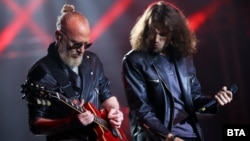  Димитър Кърнев и Радостин Василев на концерта в НДК. 