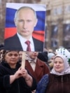 Iедалхоша хIоттийначу митингехь Путин Владимиран сурт
