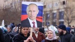Iедалхоша хIоттийначу митингехь Путин Владимиран сурт
