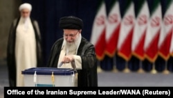 Իրանի գերագույն առաջնորդ Ալի Խամենեին քվեարկում է նախագահական ընտրություններում, Թեհրան, 28-ը հունիսի, 2024թ.