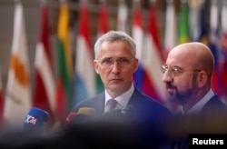 Sekretari i Përgjithshëm i NATO-s, Jens Stoltenberg (majtas), dhe presidenti i Këshillit Evropian, Charles Michel, në Bruksel më 29 qershor.