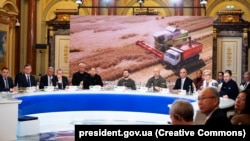Учасники саміту вказують на те, що Україна є одним із провідних світових постачальників продовольства