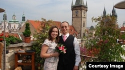  Алсу Курмашева и нейният брачен партньор 