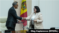 Ministrul moldovean al Infrastructurii și Dezvoltării Regionale, Lilia Dabija, și adjunctul secretarului de stat american pentru Management și Resurse, Richard Verma