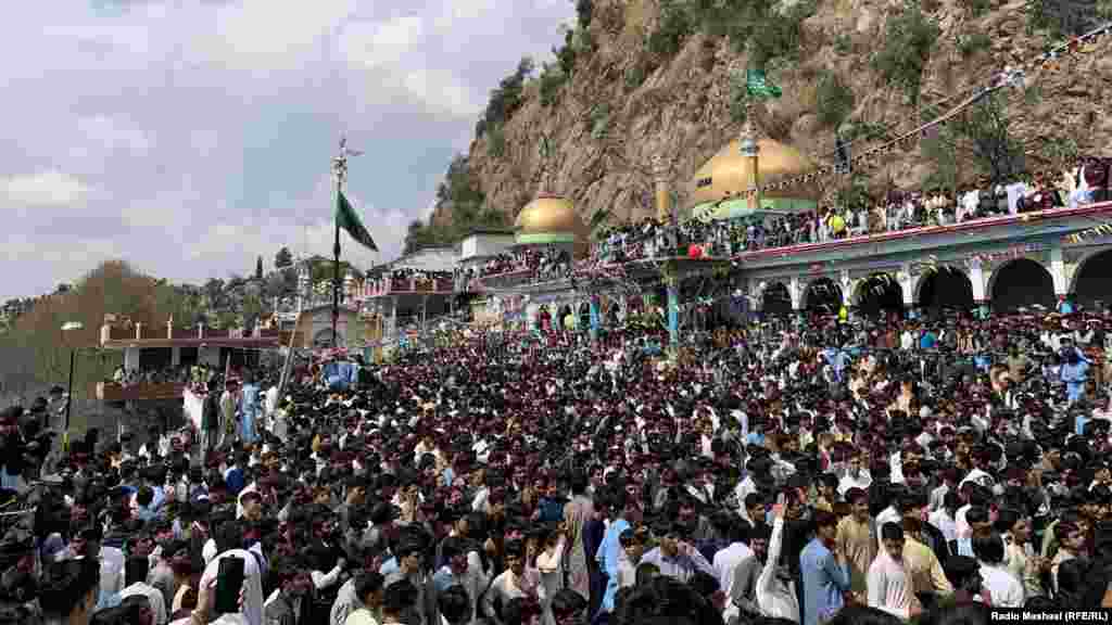 Pakisztánban is központi esemény a noruz: ezrek ünnepeltek például Paracsinarban, az északnyugat-pakisztáni Kurram körzetben található városban is