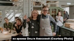 Ольга Амосова и работник ресторана Иван Рыжков