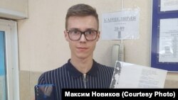 Максим Новиков в отделении полиции после нападения