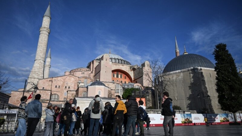 ایرانی‌ها صدرنشین گردشگران خارجی ترکیه در دو ماه نخست ۲۰۲۴