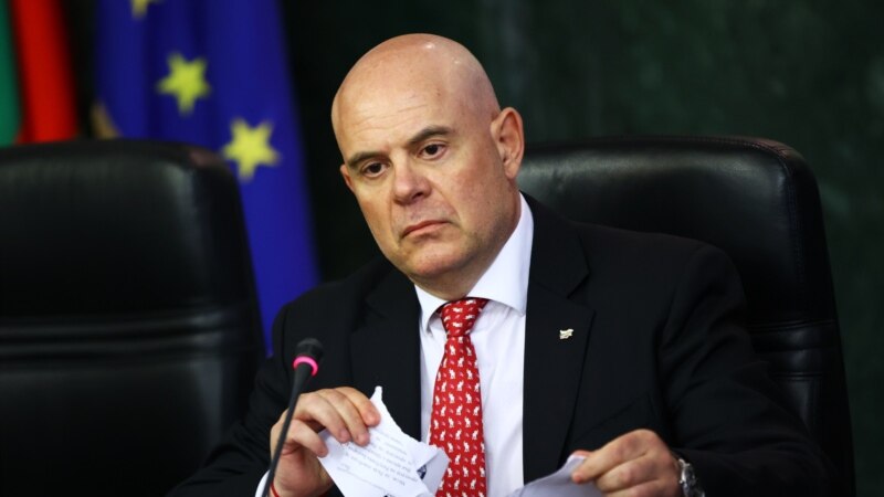 Главниот бугарски обвинител нема да си поднесе оставка