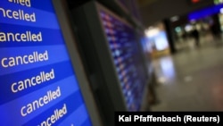 Fluturime të anuluara në aerportin e Frankfurtit në mars, pas grevave të sindikatave të punëtorëve. 