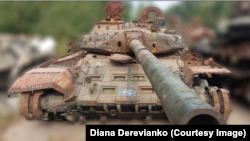 Un tanc rusesc distrus de armata ucraineană, pe care activiștii moldoveni vor să îl aducă la Chișinău și să îl expună pe 24 februarie.