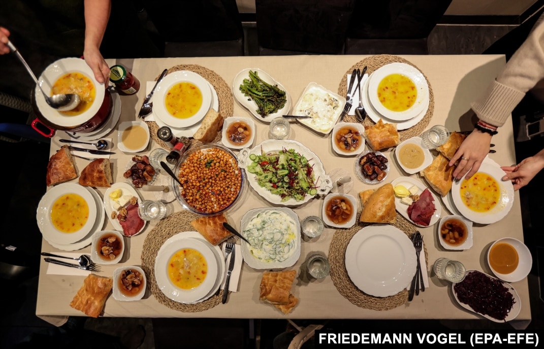 what-is-iftar-how-refugees-break-fast-during-ramadan-54-off