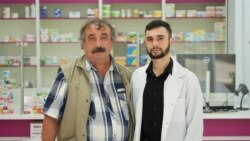 Tânărul care a deschis o farmacie în satul său natal
