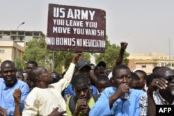 Демонстрация протеста с антиамериканскими лозунгами, с требованием, чтобы армия США немедленно покинула Нигер без всяких переговоров. Ниамей, 13 апреля 2024 года