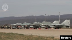 Avioane slovace MiG-29 la baza aeriană Silac din Slovacia. Captură preluată dintr-o înregistrare difuzată de Ministerul Apărării din Slovacia, pe 23 martie 2023.